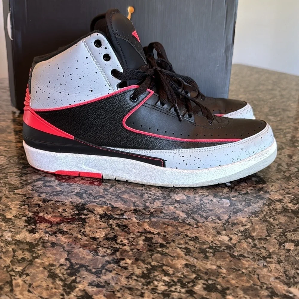 Nike Air Jordan 2 Retro Black and Red High-Top Sneakers EUC 10.5